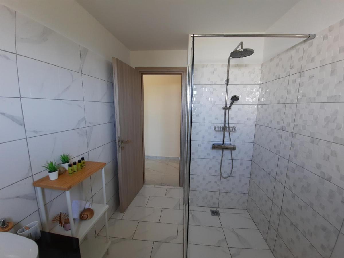 Freesia Grand Sea View Residence Svoronata Bagian luar foto