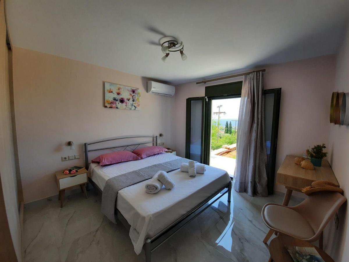 Freesia Grand Sea View Residence Svoronata Bagian luar foto