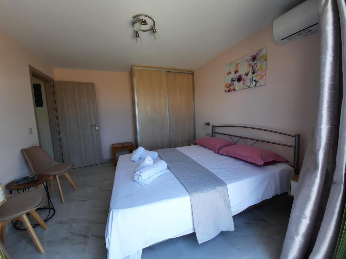 Freesia Grand Sea View Residence Svoronata Bagian luar foto