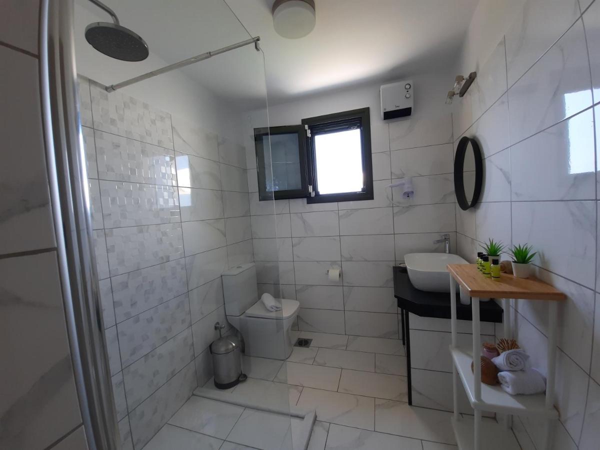 Freesia Grand Sea View Residence Svoronata Bagian luar foto