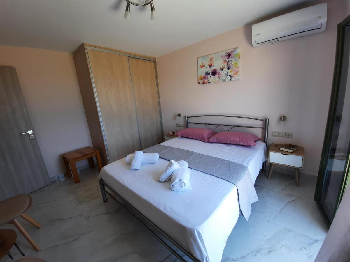 Freesia Grand Sea View Residence Svoronata Bagian luar foto