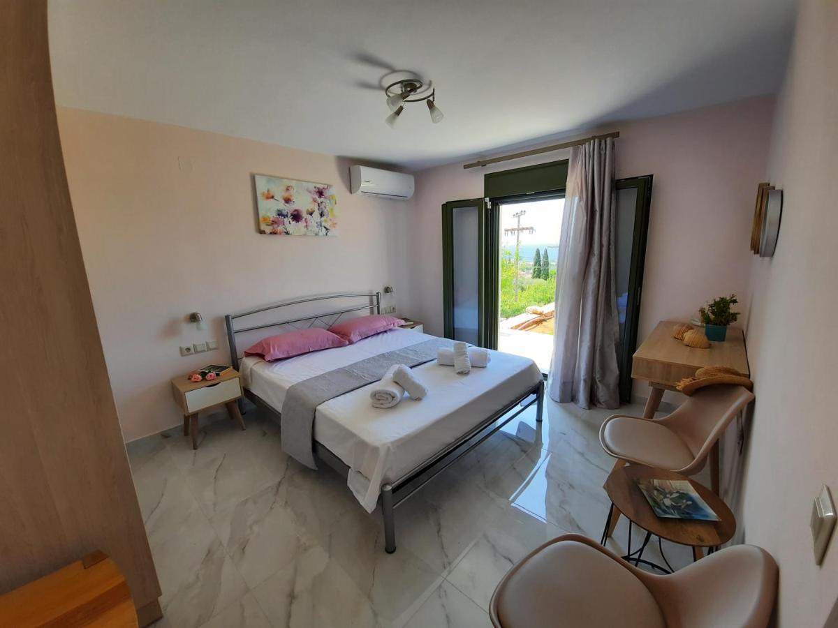 Freesia Grand Sea View Residence Svoronata Bagian luar foto