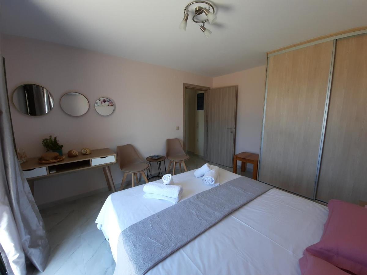 Freesia Grand Sea View Residence Svoronata Bagian luar foto