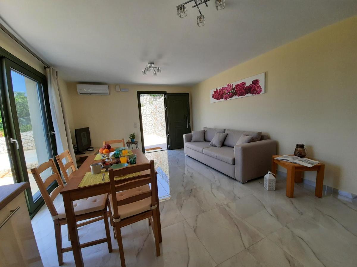 Freesia Grand Sea View Residence Svoronata Bagian luar foto