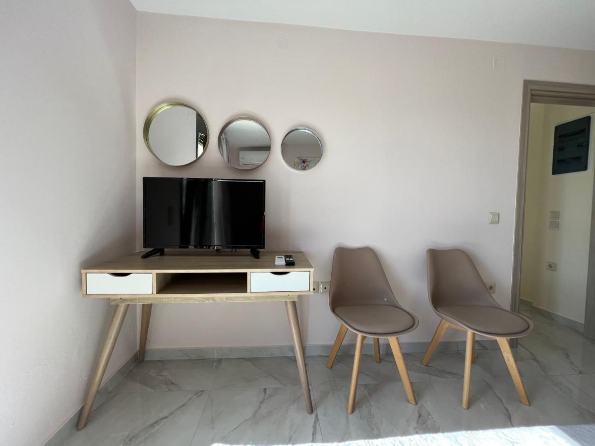 Freesia Grand Sea View Residence Svoronata Bagian luar foto